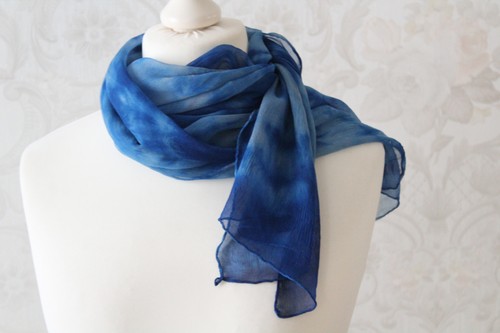 Blauer schal aus seiden - blauer,